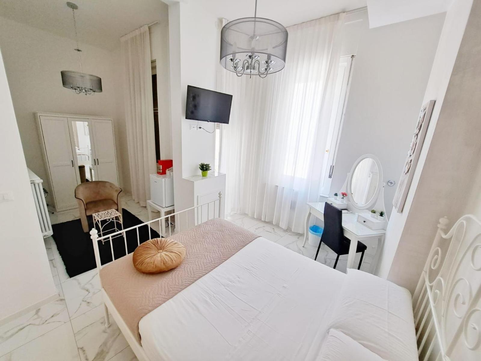 The Gallery Boutique Rooms Триест Экстерьер фото